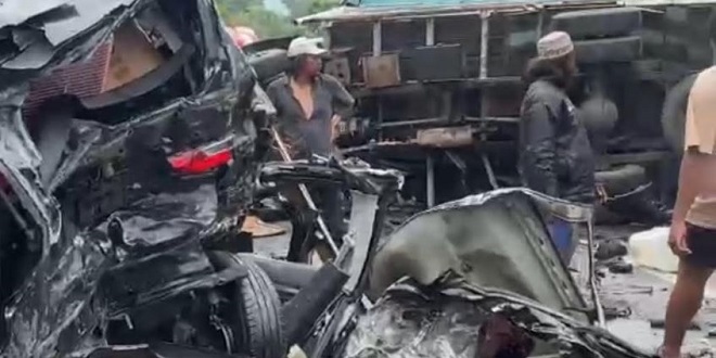 Tabrakan beruntun di Jalan Medan-Berastagi, Desa Suka Makmur, Kecamatan Sibolangit