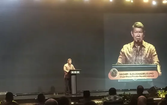 Hashim Djojohadikusumo menyampaikan komitmen program Makan Bergizi Gratis di acara pengukuhan organisasi