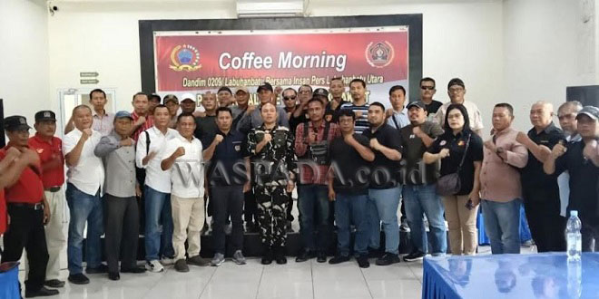 Dandim dan wartawan coffee morning di Cafe CK3 Aek Kanopan