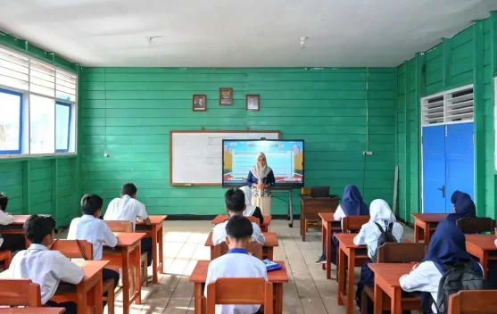 Ilustrasi kantin sekolah dan program Makan Bergizi Gratis untuk anak