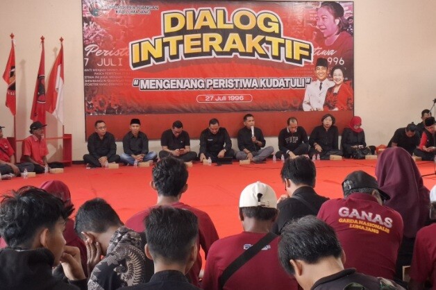 Peserta peringatan Kudatuli DPC PDI Perjuangan Lumajang di aula