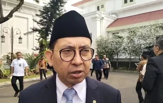 Pengunjung menggunakan Museum Passport dan antrian di Museum Nasional