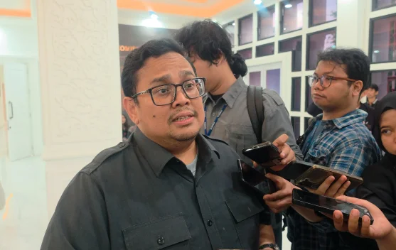 Rapat pleno rekapitulasi PDPB di kantor KPU dengan pengawasan Bawaslu