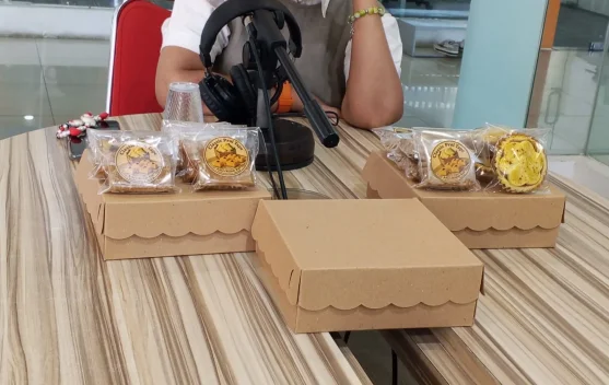 Kue produksi rumahan Arby's Rumah Kue siap dikemas sesuai pesanan untuk mengurangi limbah