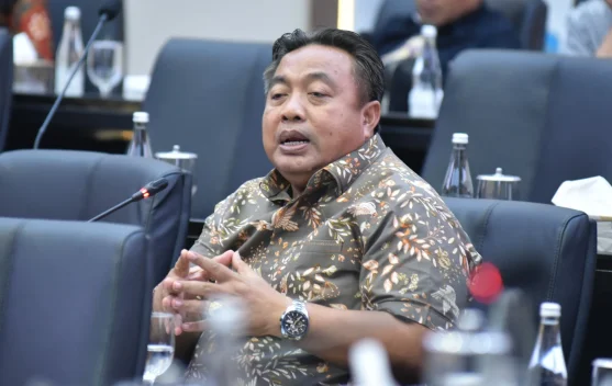 Rapat Panitia Kerja Harmonisasi RUU Kehutanan di Kompleks Parlemen Senayan