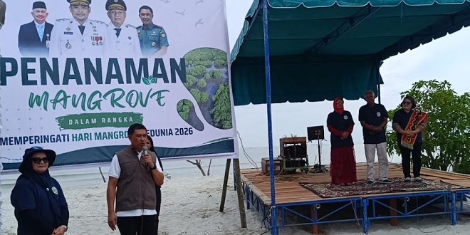 Penanaman mangrove di Pantai Merdeka Desa Bagan Kuala, Serdang Bedagai