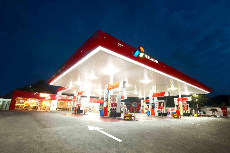 Ilustrasi spbu Pertamina dengan informasi harga BBM