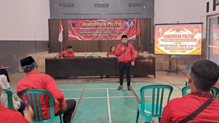 Pengukuhan pengurus ranting dan anak ranting PDI Perjuangan Kecamatan Pogalan, Trenggalek