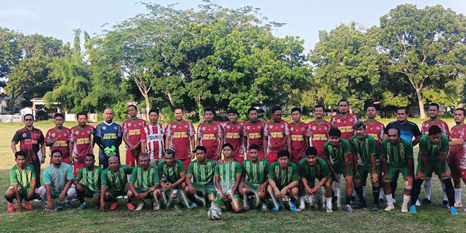 Pertandingan persahabatan Adolina FC vs Korpri Dambaan di Lapangan Batang Terap