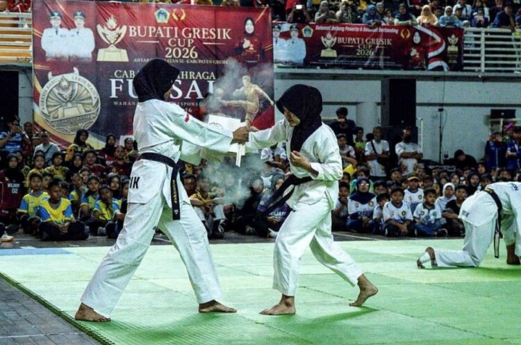Pembukaan Bupati Gresik Cup 2026 di GOR Wahana Ekspresi Poesponegoro dengan puluhan atlet
