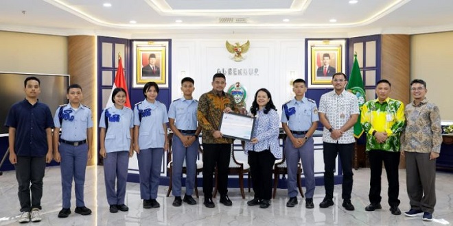 Gubernur Sumut menerima rombongan SMAN 1 Matauli Pandan di Kantor Gubernur