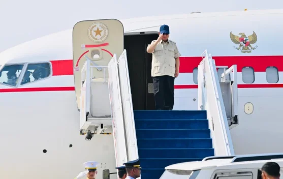 Presiden Prabowo di Stasiun Semarang Tawang saat peresmian revitalisasi