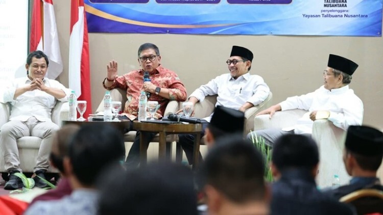 Hasto Kristiyanto berbicara di forum kebangsaan tentang kondisi demokrasi Indonesia