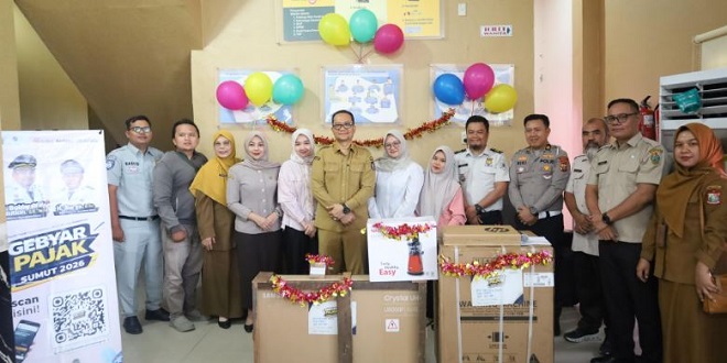 Penyerahan hadiah Gebyar Pajak Sumut Triwulan I 2026 di Kantor UPTD Samsat Tanjungbalai