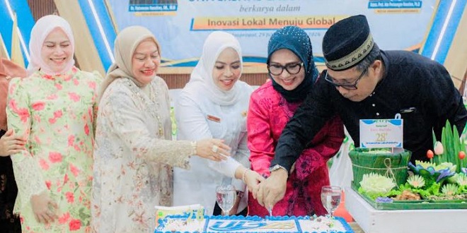 Bupati Labuhanbatu menyampaikan sambutan pada peringatan Dies Natalis ULB ke-28 di Aula DR. H. Amarullah