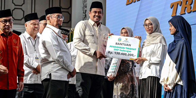 Penyerahan bantuan ZIS oleh Gubernur Sumut di Aula RIS pada 30 Juni 2026