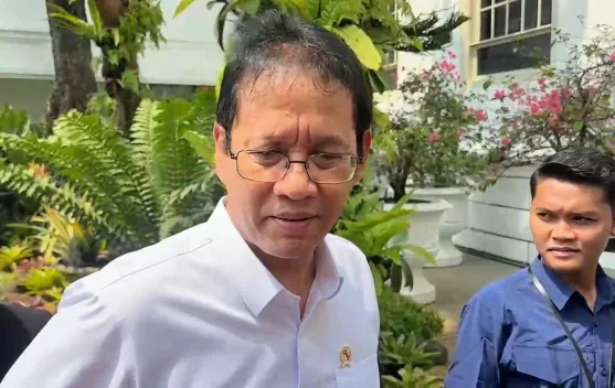 Menteri Keuangan menyampaikan pernyataan terkait kajian pendanaan Universitas Republik Indonesia di Istana