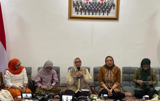 Anak-anak mengikuti kunjungan edukatif ke Istana Negara bersama MenPPPA