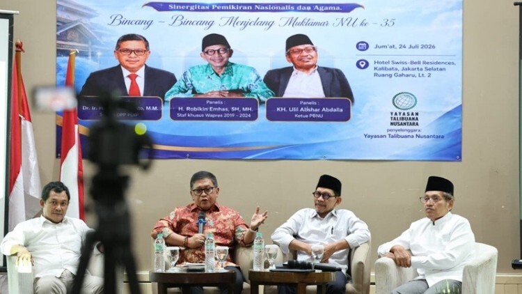 Hasto Kristiyanto berbicara pada diskusi tentang masa depan NU di Jakarta, Juli 2026