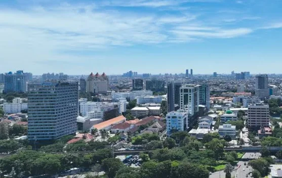 Peta prakiraan cuaca Jabodetabek menunjukkan Jakarta cerah dan Bogor berpotensi hujan ringan