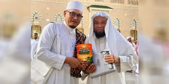 Anak hafizh program One Home One Hafizh berdiskusi dengan ustadz
