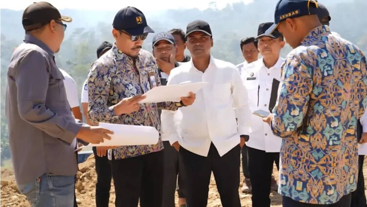 Bupati Bangkalan meninjau lokasi pembangunan Sekolah Rakyat di Desa Katol Barat