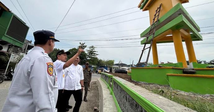 Wali Kota Tanjungbalai meninjau taman dan lampu jalan di pusat kota menjelang HUT