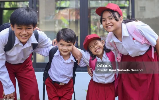 Anak bermain dengan orang tua menunjukkan kelekatan emosional dan kesehatan mental
