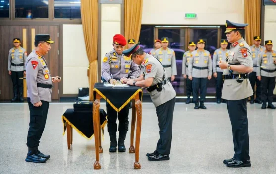Kapolri memimpin pelantikan enam Kapolda di Rupattama Mabes Polri pada 4 Juli 2026