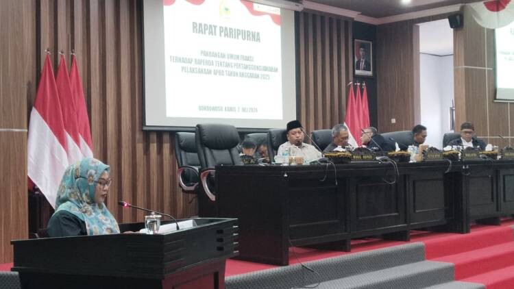 Suasana rapat paripurna DPRD Bondowoso membahas SILPA dan WTP