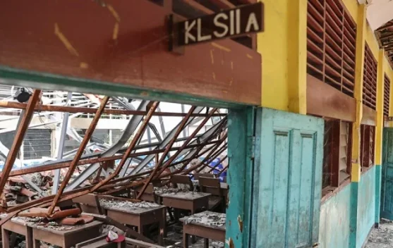 Bangunan sekolah tua SDN Kebayoran Lama Selatan 09 yang roboh karena faktor usia