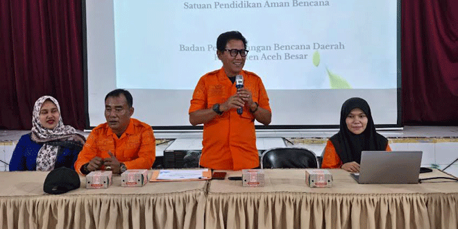 Siswa SMAN 1 Lhoknga menerima materi kesiapsiagaan bencana oleh petugas BPBD Aceh Besar