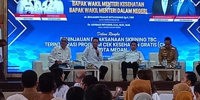 Wamenkes dr. Benjamin sedang berbicara saat kunjungan kerja di Medan