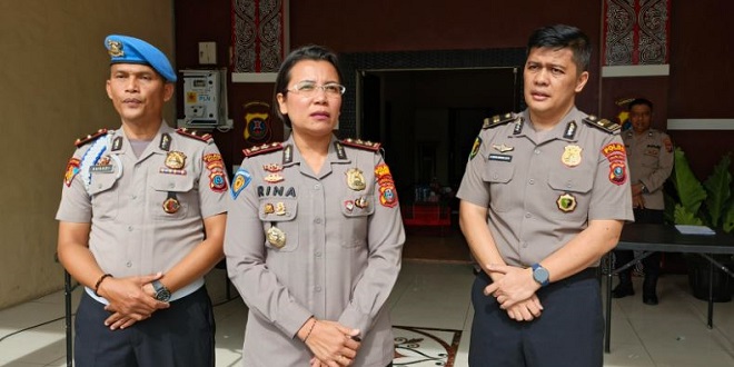 Aparat Polres Samosir mengikuti apel dan pemeriksaan urine mendadak