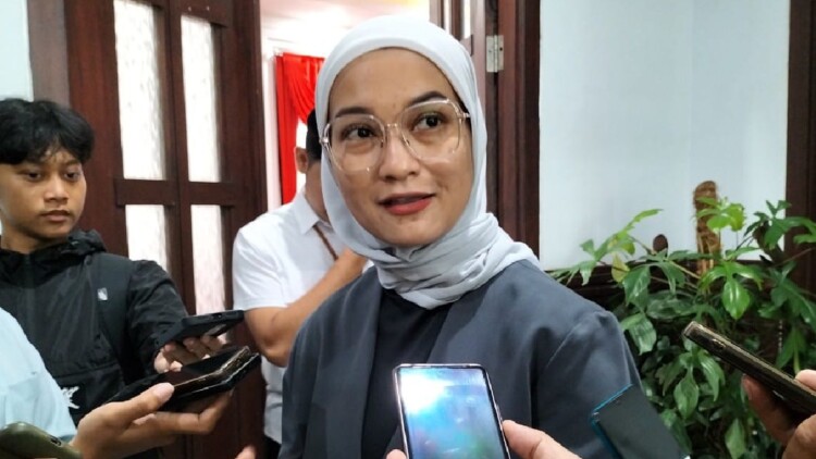 Ketua DPRD Kota Malang Amithya Ratnanggani berbicara mengenai rencana mobil dinas listrik
