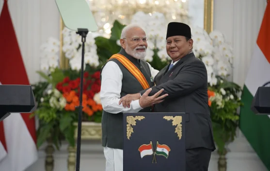 Candi Prambanan dilihat dari kejauhan sebagai situs warisan budaya