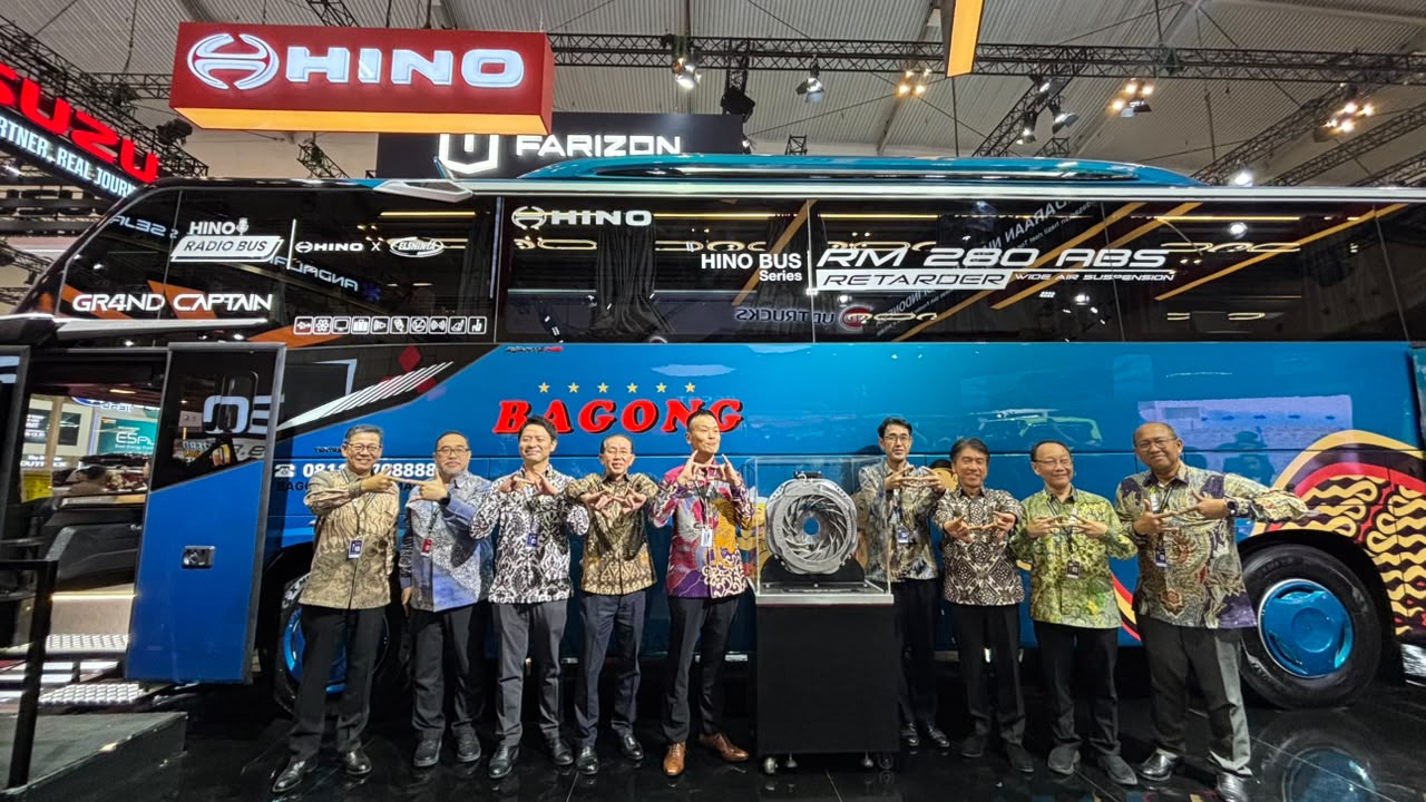 Hino Bus RM 280 ABS Retarder dipamerkan di GIIAS 2026 dengan fitur retarder dan sasis Space Frame