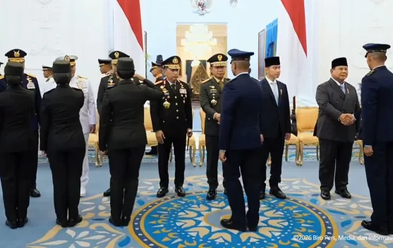 Presiden Prabowo memberi amanat pada Upacara Prasetya Perwira di Istana Merdeka