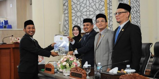 Taman kering dan kurang terawat di bawah flyover Simpang Surabaya Banda Aceh