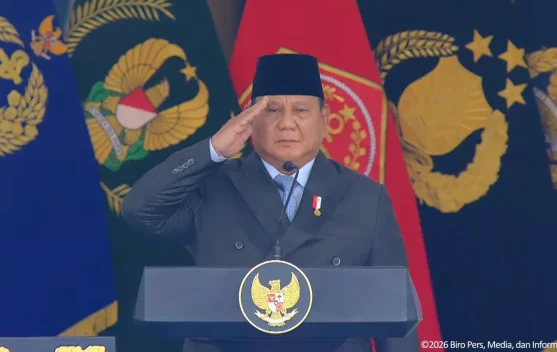 Presiden Prabowo memberi amanat dalam Upacara Prasetya Perwira di Istana Merdeka, Jakarta