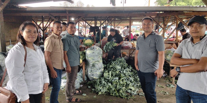 Petani sayur di Tanah Karo saat kunjungan koperasi untuk program MBG