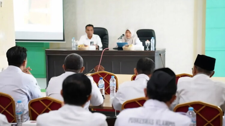 Bupati Bangkalan memberi arahan di acara Penguatan Tatanan Kesehatan Dinas Kesehatan Bangkalan