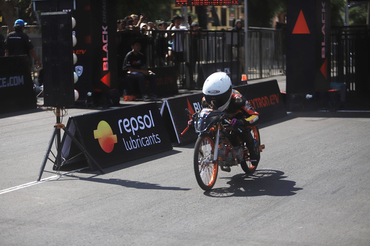Repsol Lubricants dukung Black Drag Bike Series di Stadion Kanjuruhan Malang