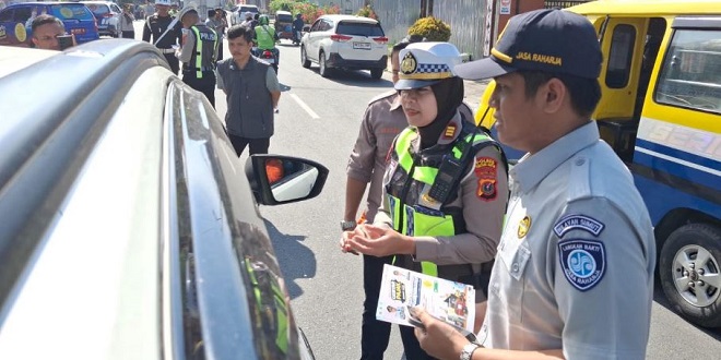 Sat Lantas Polres Pematangsiantar melakukan razia PKB di Jalan Merdeka depan Sekolah Muhammadiyah