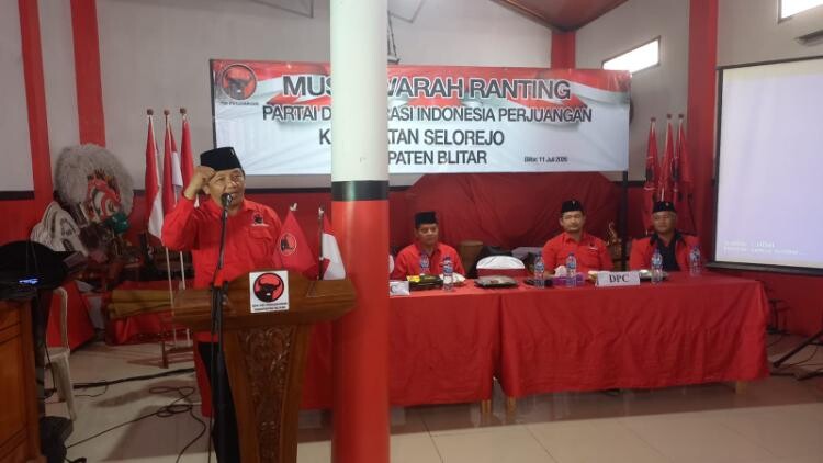 Pelantikan pengurus Musyawarah Ranting PDI Perjuangan di Selorejo, Blitar