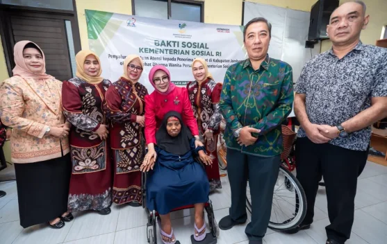 Fatma Saifullah Yusuf meninjau penerima manfaat ATENSI di Dukuhklopo Jombang