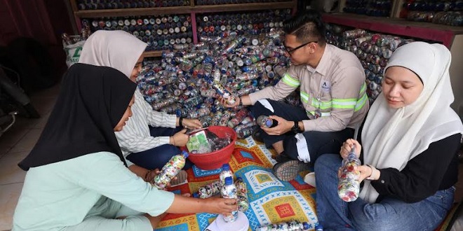 Taman Ecobrick Sopo Daganak di Batang Toru dengan susunan botol ecobrick