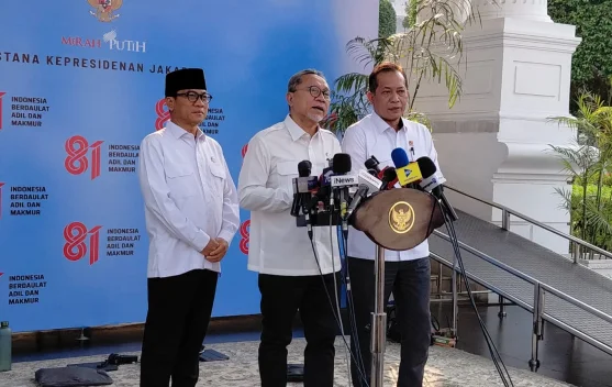 Rapat pembahasan Perpres tata kelola Koperasi Desa Merah Putih di Istana Kepresidenan