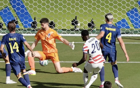 Folarin Balogun selebrasi setelah mencetak gol untuk AS melawan Bosnia di San Francisco