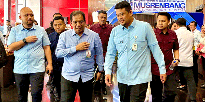 Antrean kendaraan di SPBU Sumatera Utara akibat gangguan distribusi BBM